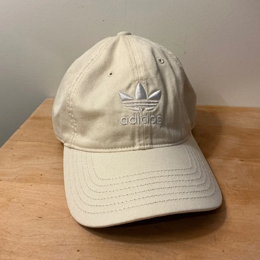 Adidas Offwhite Baseball cap with adjustable Metal Clasp - Picture 1 of 4